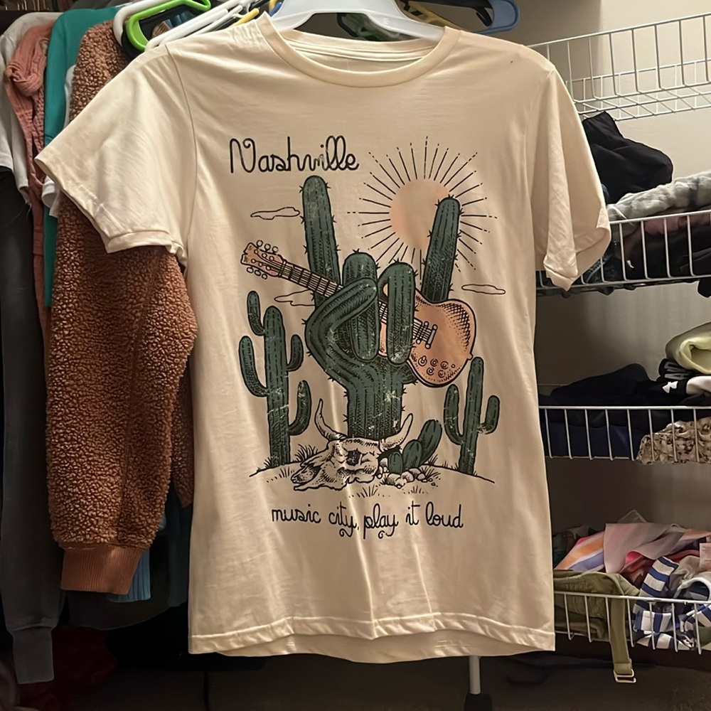 FACTORY CONNECTION GRAPHIC TEE!